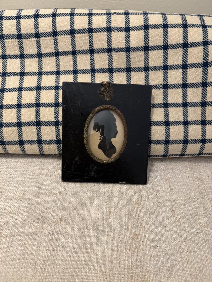 #C1790 CUT-WORK SILHOUETTE