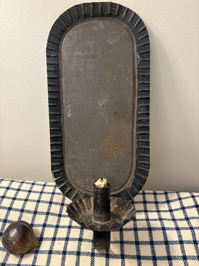 C 1820-1840 AMERICAN TIN PAINTED CANDLE SCONCE