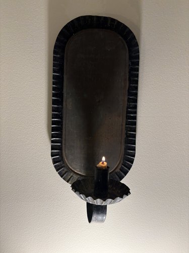 C 1820-1840 AMERICAN TIN PAINTED CANDLE SCONCE