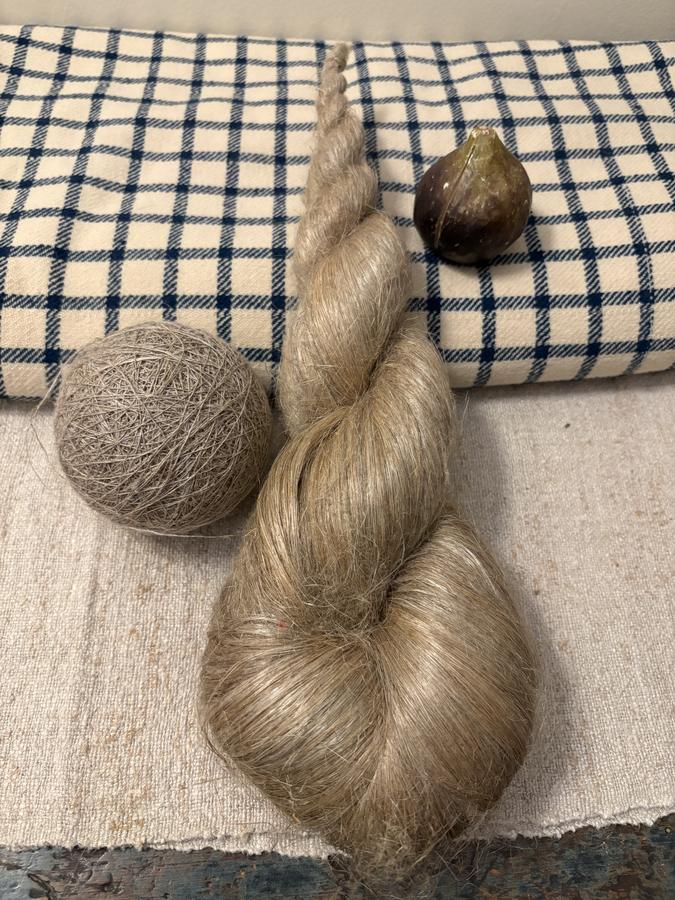 18th C FINE FLAX BRAID AND BALL