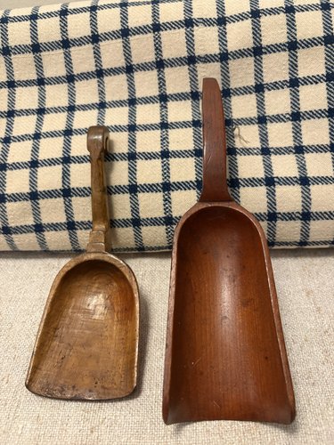 *PAIR C1900 CARVED WOODEN SCOOPS