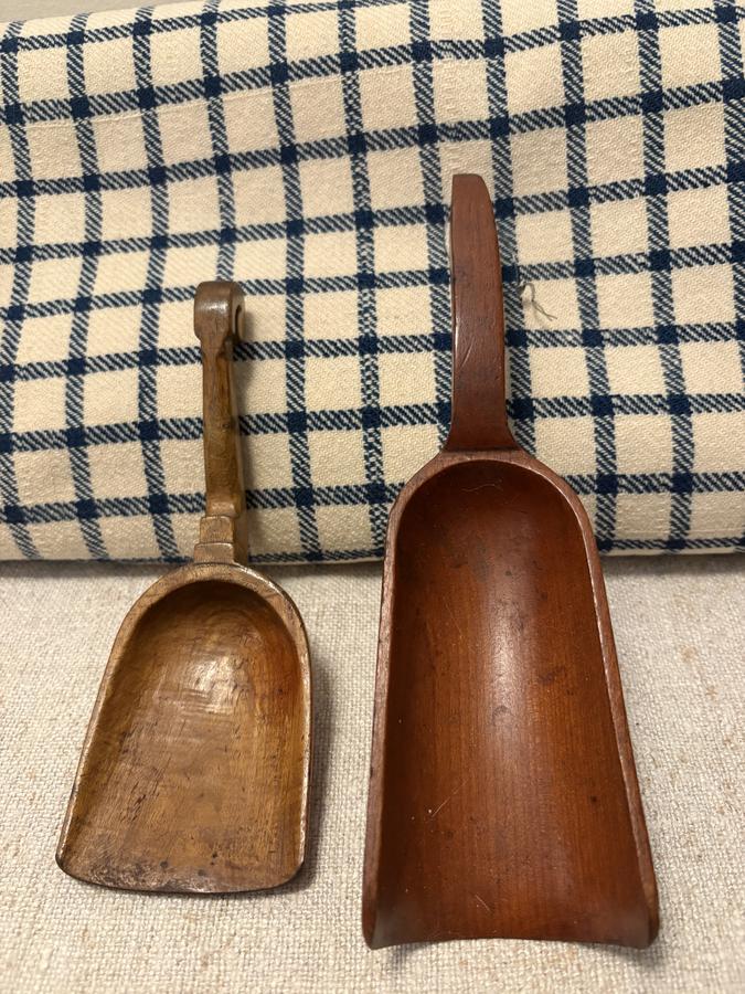 *PAIR C1900 CARVED WOODEN SCOOPS