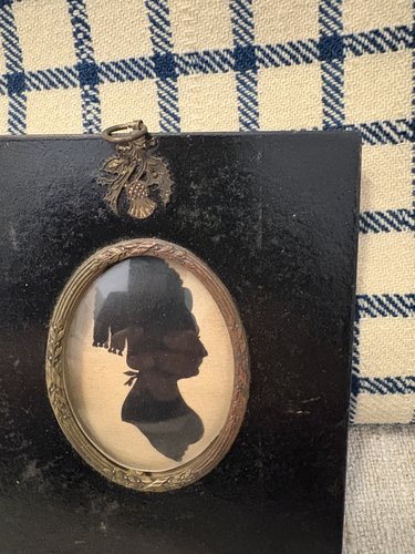 #C1790 CUT-WORK SILHOUETTE