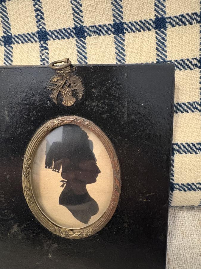 #C1790 CUT-WORK SILHOUETTE