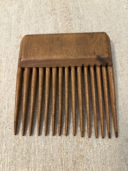 C 1800 PINE WOOL COMB