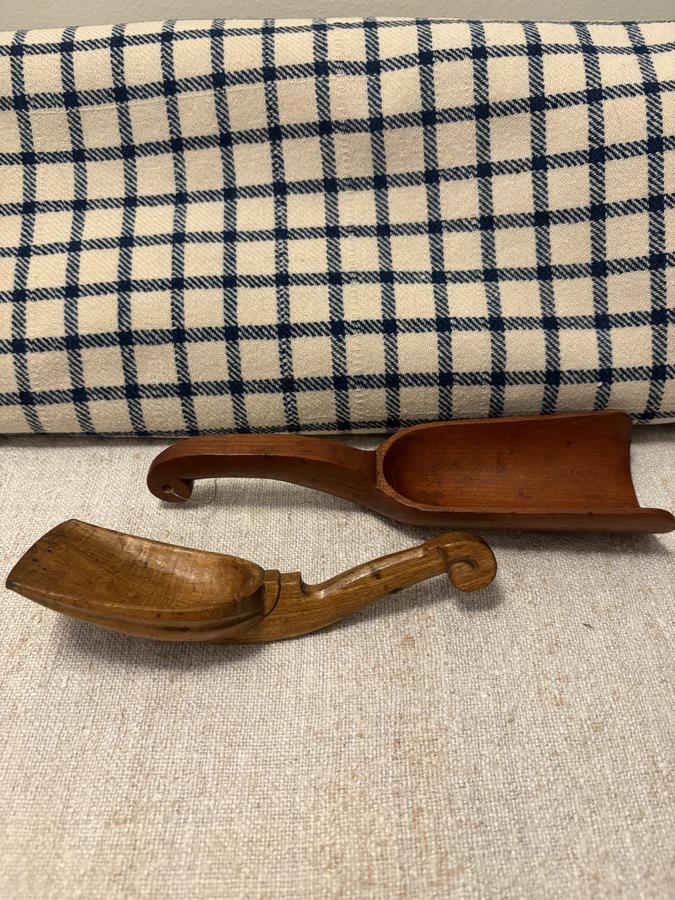 *PAIR C1900 CARVED WOODEN SCOOPS