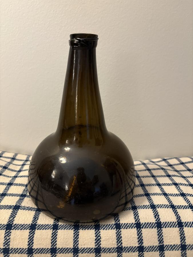 18TH C DARK GREEN BLOWN DUTCH WINE BOTTLE