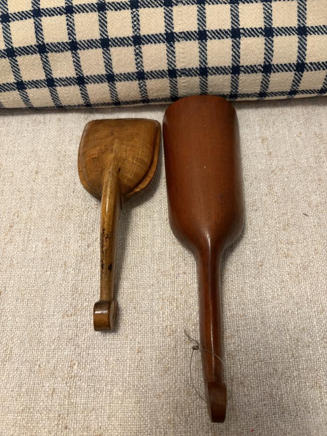 *PAIR C1900 CARVED WOODEN SCOOPS