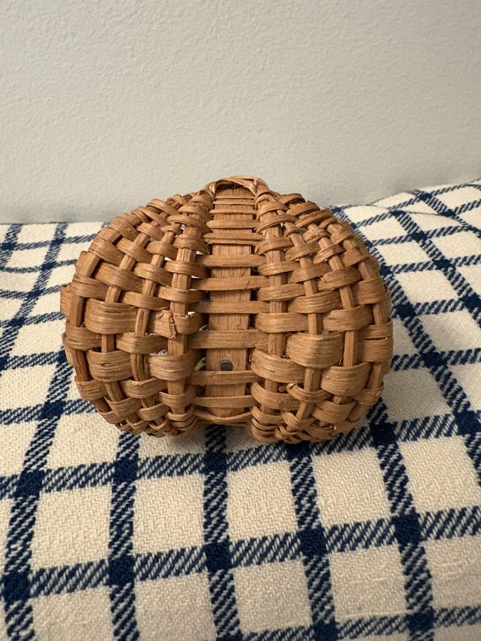 C 1900-1920 MINIATURE ASH BUTTOCK BASKET