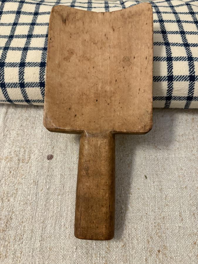C 1800 NATIVE AMARICAN CARVED PINE PADDLE