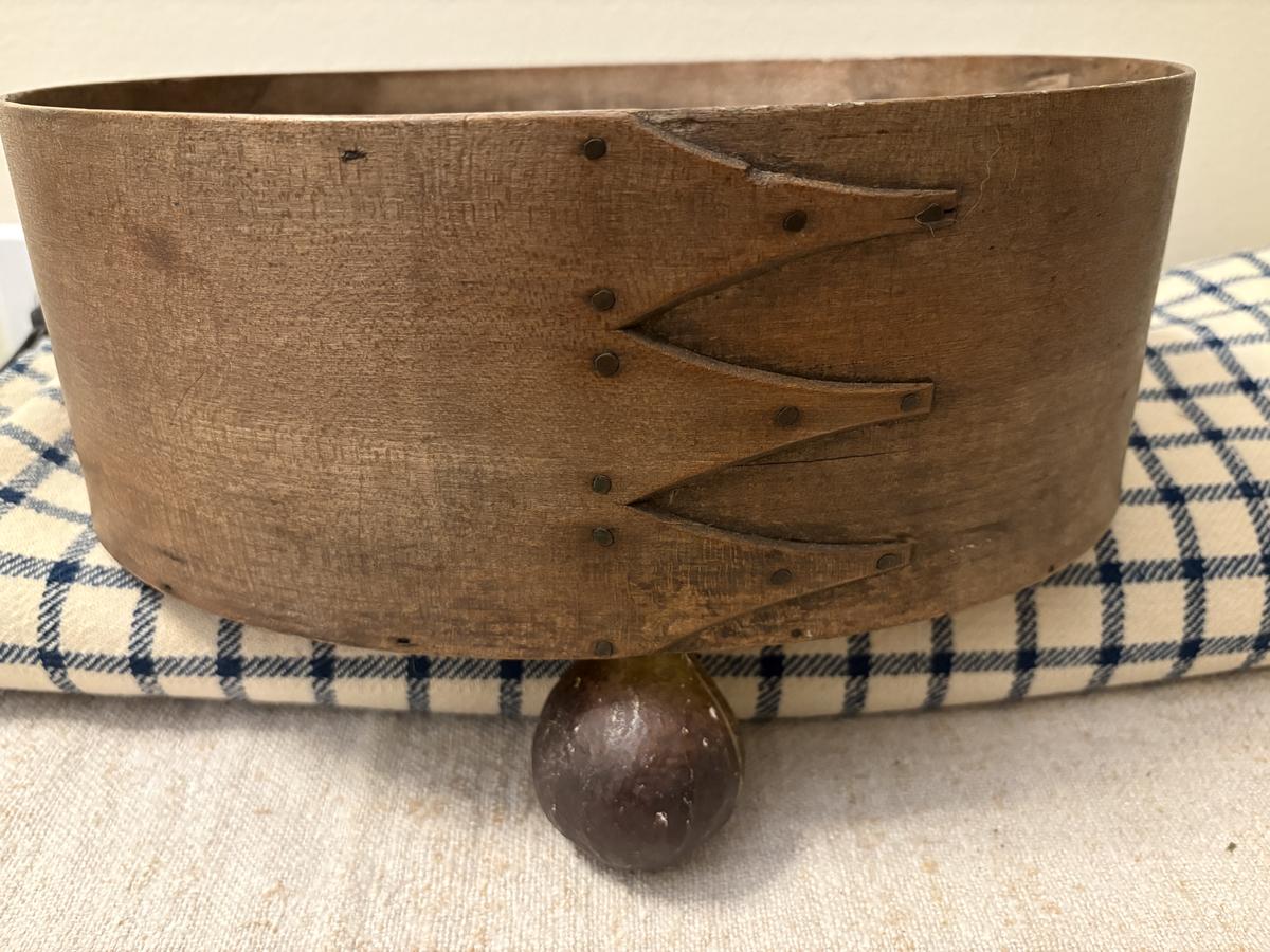 C.1830-1840, MT. LEBANON SHAKER 3 FINGER “SPIT BOX