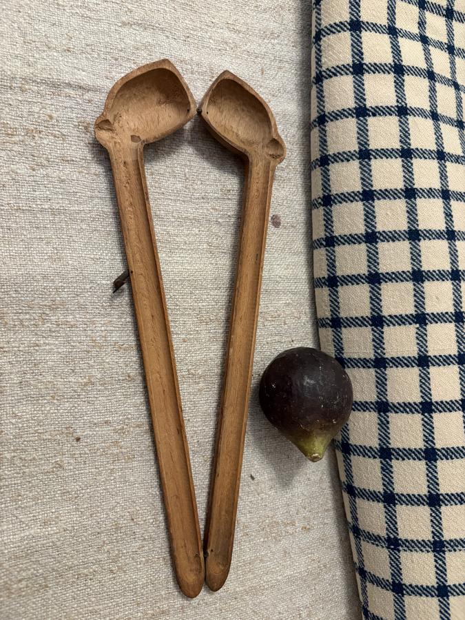 RARE 18TH C WOODEN PIPE HOLDER CASE