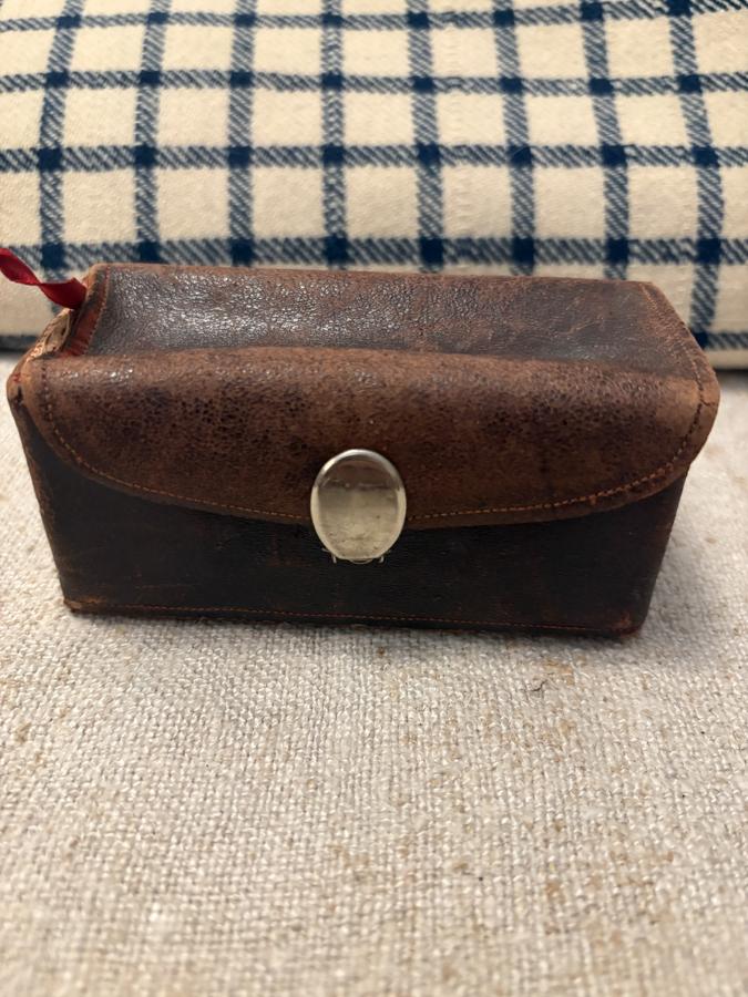 *19TH C SHAKER SEWING BOX WITH ACCESSORIES
