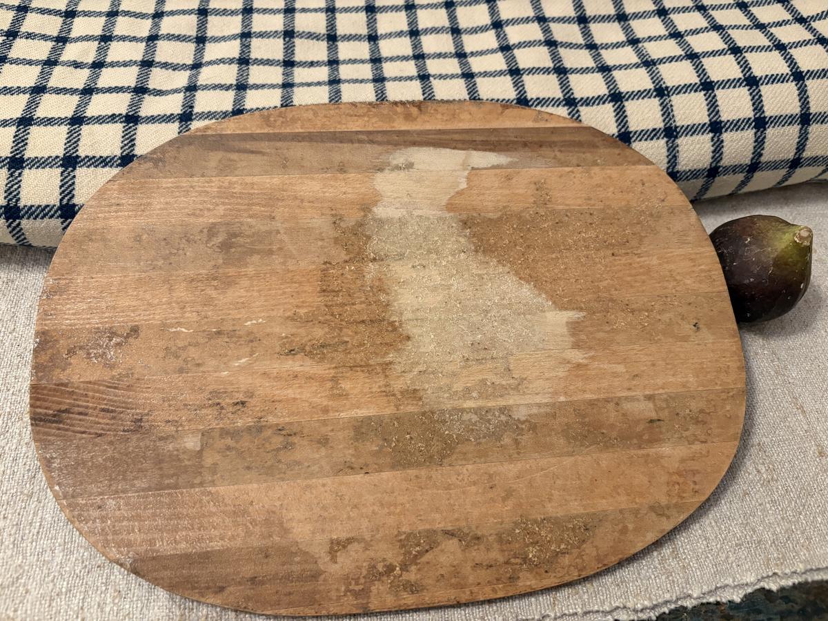 19TH C SHAKER CUTTING BOARD, BY THOS FISHER.