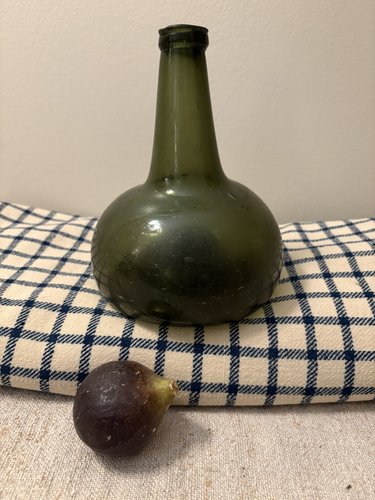 18TH C AMERICAN SQUAT BOTTLE