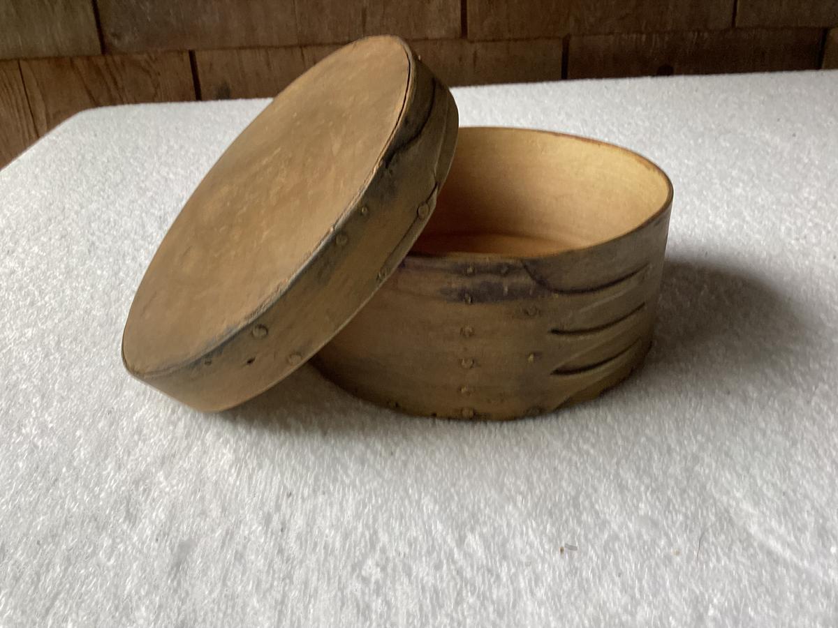 1800’s Shaker Fingered Pantry Box 6” Mustard Paint