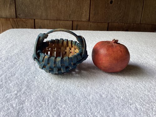 Early Miniature Buttocks Basket 3”