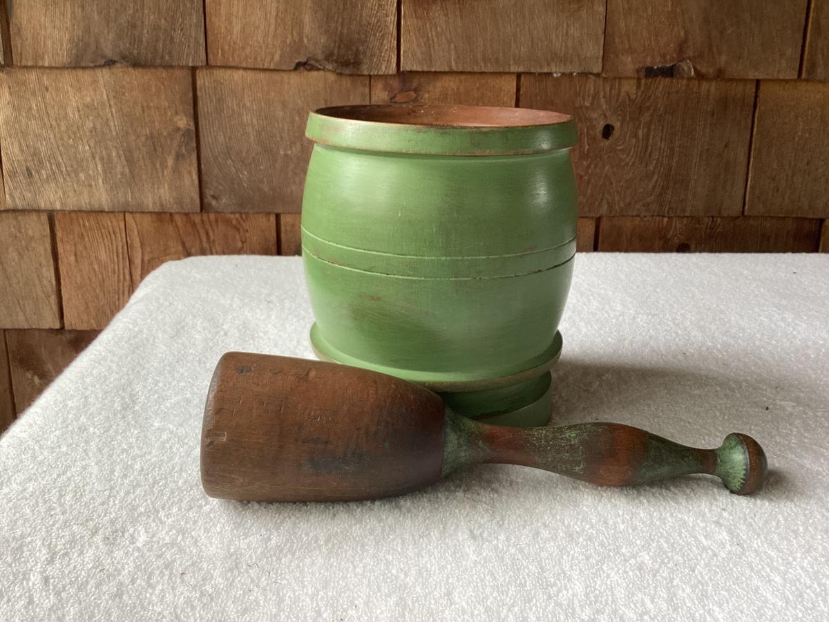 1800’s Mortar & Pestle Original Apple Green 7”