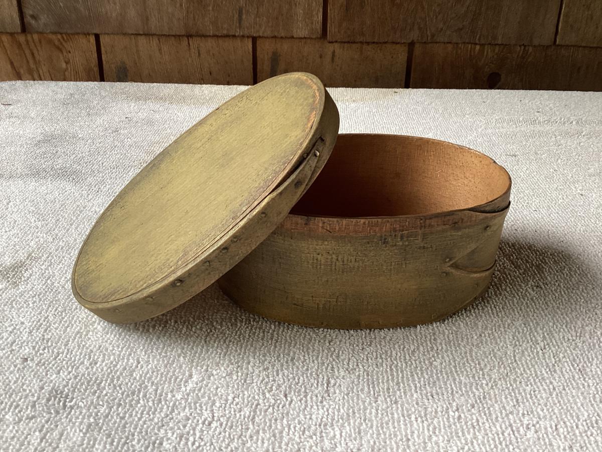1800’s Oval Shaker Fingered Pantry Box 5 1/4”