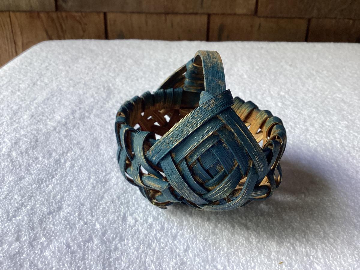 Early Miniature Buttocks Basket 3”