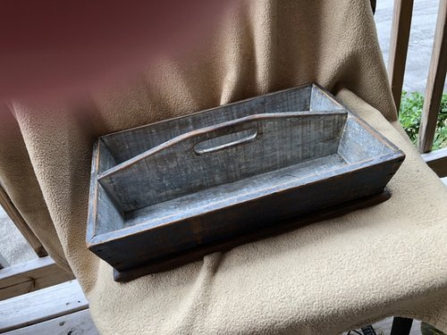 Early knife box