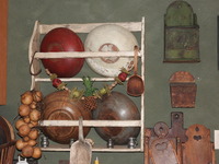 Suz Prim & Simple Antiques logo