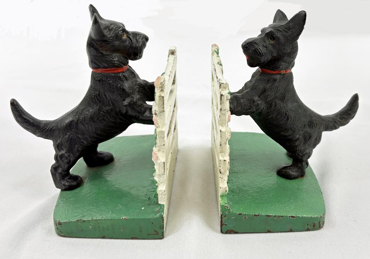 Cast Iron Scottie Dog at the Fence Bookend