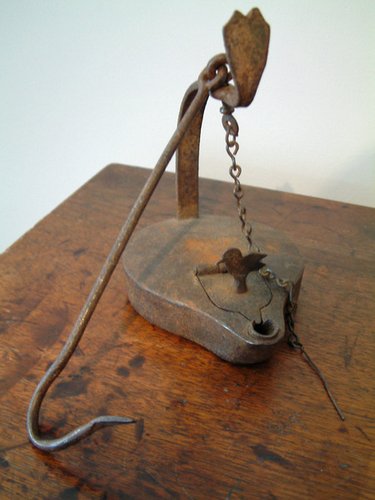Betty Lamp with Bird Lock on Grease Pan Door