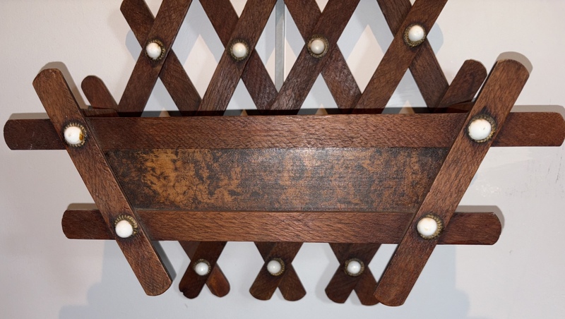 Hanging Letter Box with Lattice Back