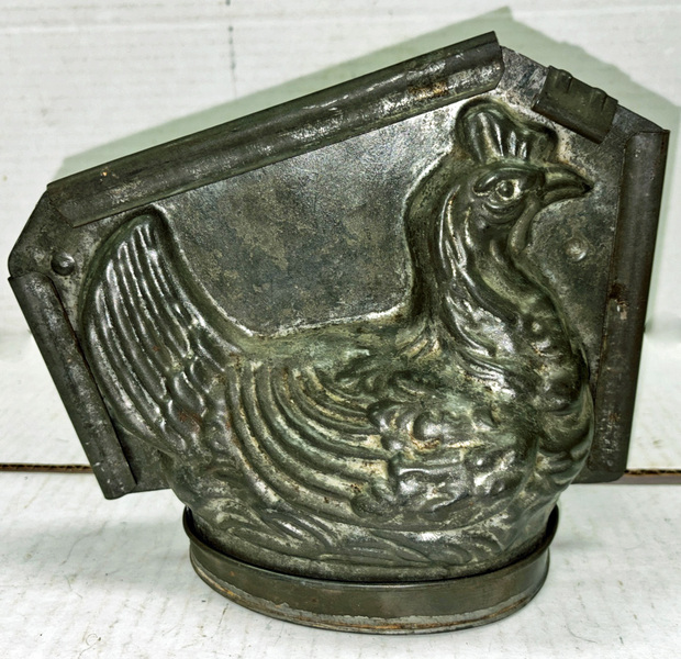 Sommet 6” Hen On A Nest Chocolate Mold