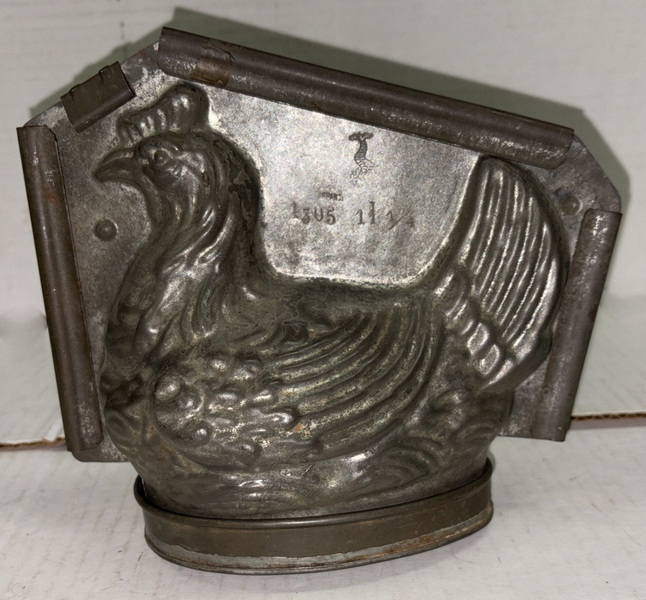 Sommet 6” Hen On A Nest Chocolate Mold