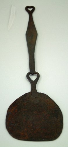 Forged Iron Peel with 2 Hearts in the handle