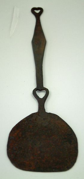 Forged Iron Peel with 2 Hearts in the handle
