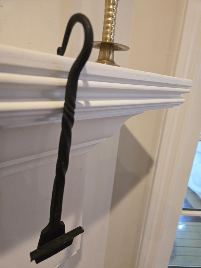 WROUGHT HANGING IRON LOOM LIGHT