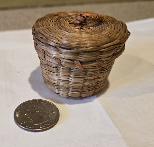 MINIATURE COVERED BASKET