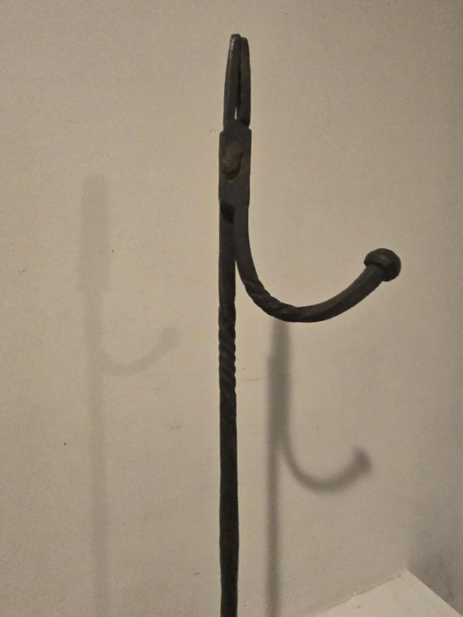 WROUGHT IRON RUSH HOLDER