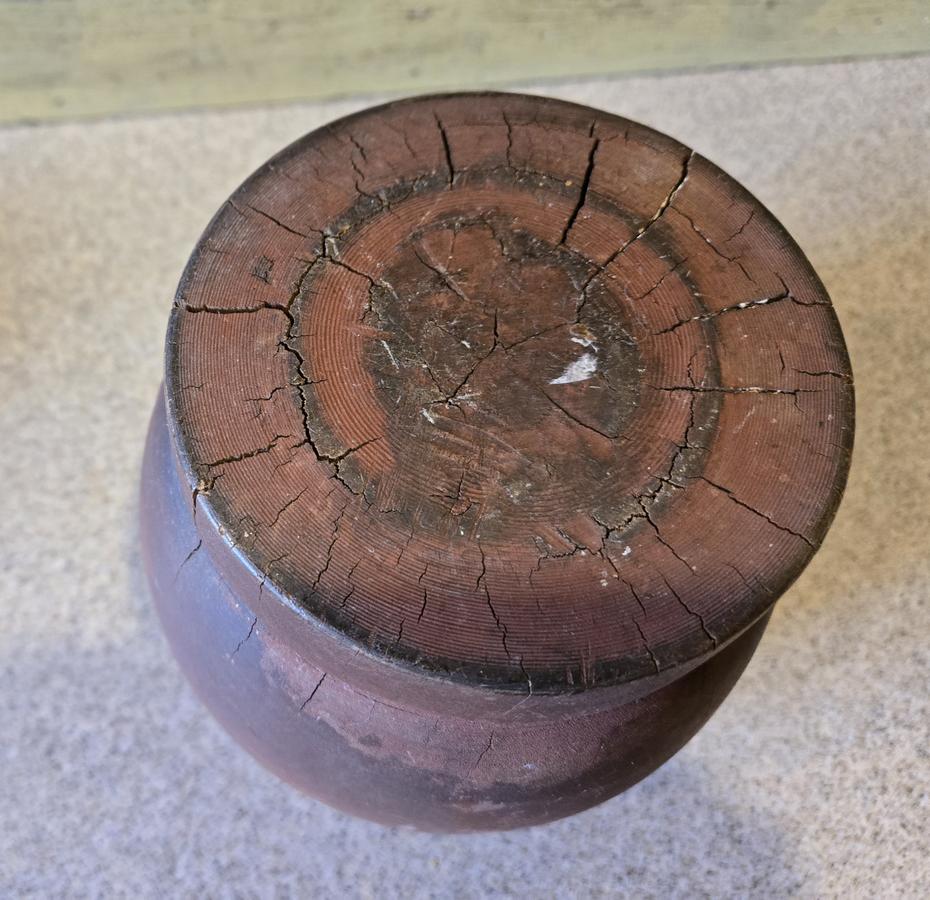 Red PAINTED MORTAR AND PESTLE