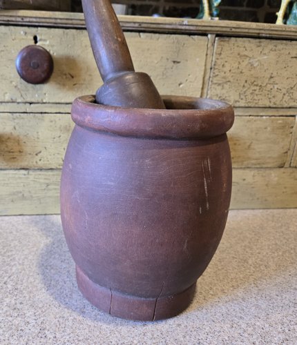 Red PAINTED MORTAR AND PESTLE