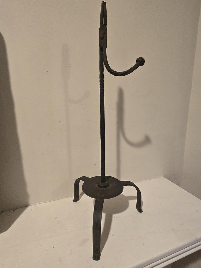 WROUGHT IRON RUSH HOLDER