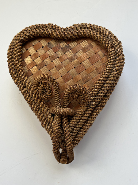 Heart Shaped Rye Straw Trinket Basket w/ lid