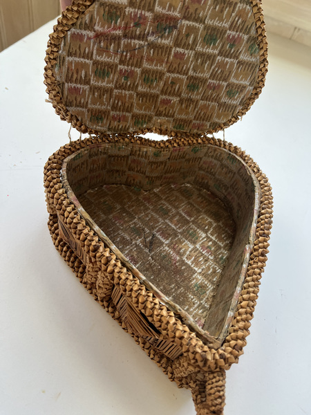 Heart Shaped Rye Straw Trinket Basket w/ lid