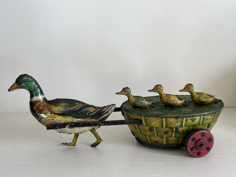 Paak Paak Quack Quack Tin Wind-up Toy
