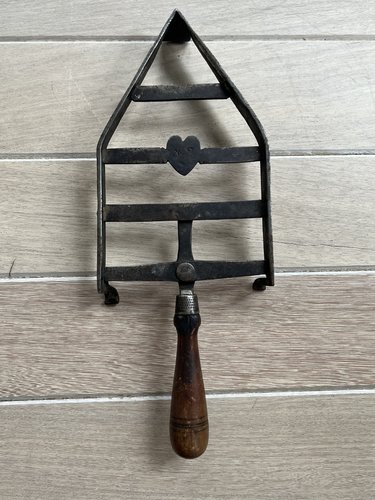 Sad Iron Stand w/Heart