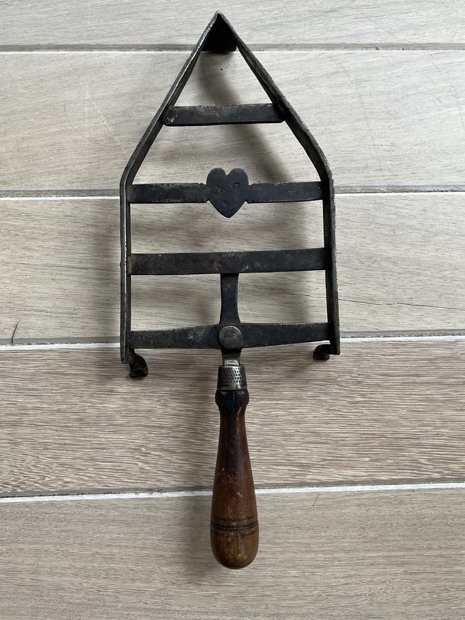 Sad Iron Stand w/Heart