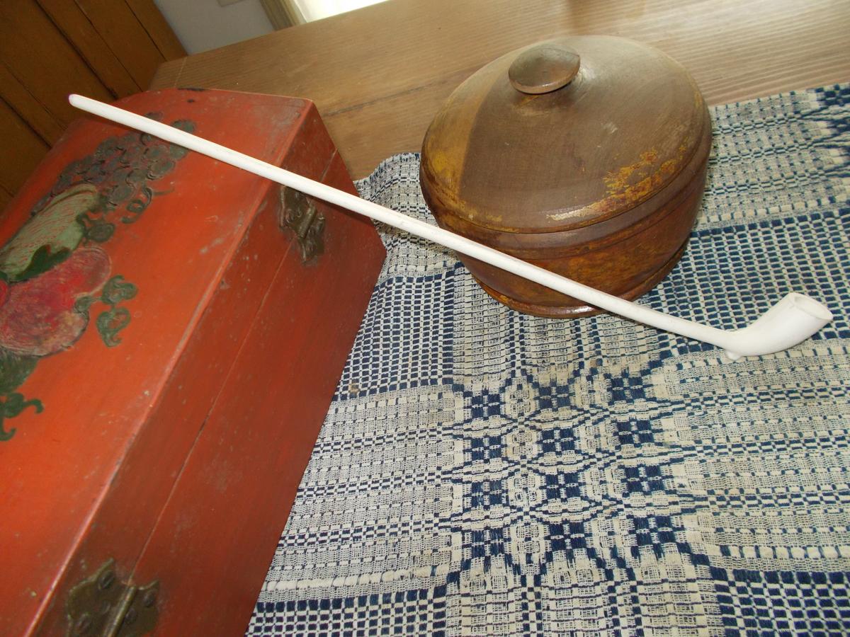 LONG UNUSED CLAY PIPE