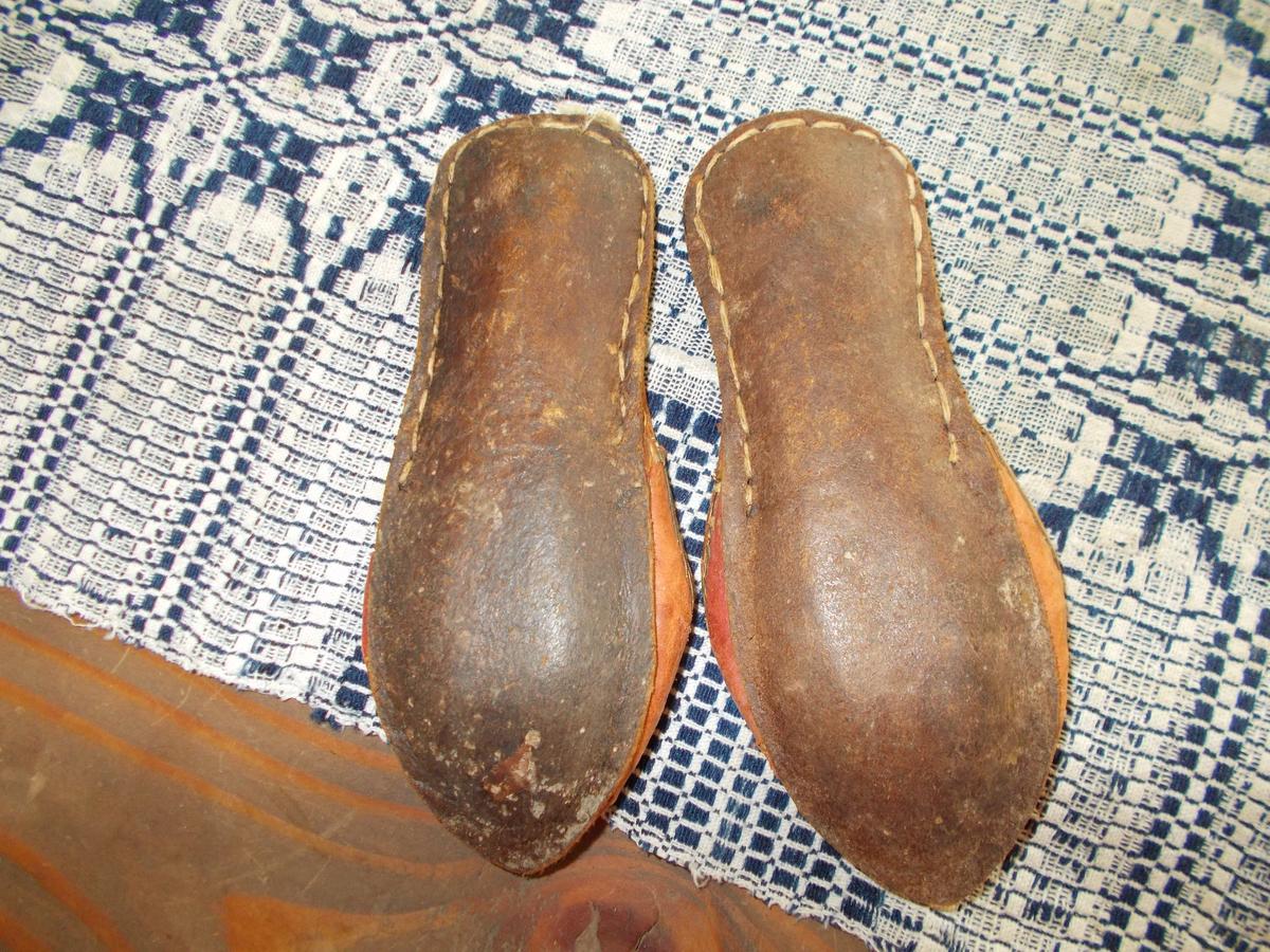 PAIR OF TINY BROCADE SLIPPERS