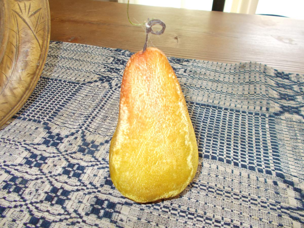 VELVET PEAR