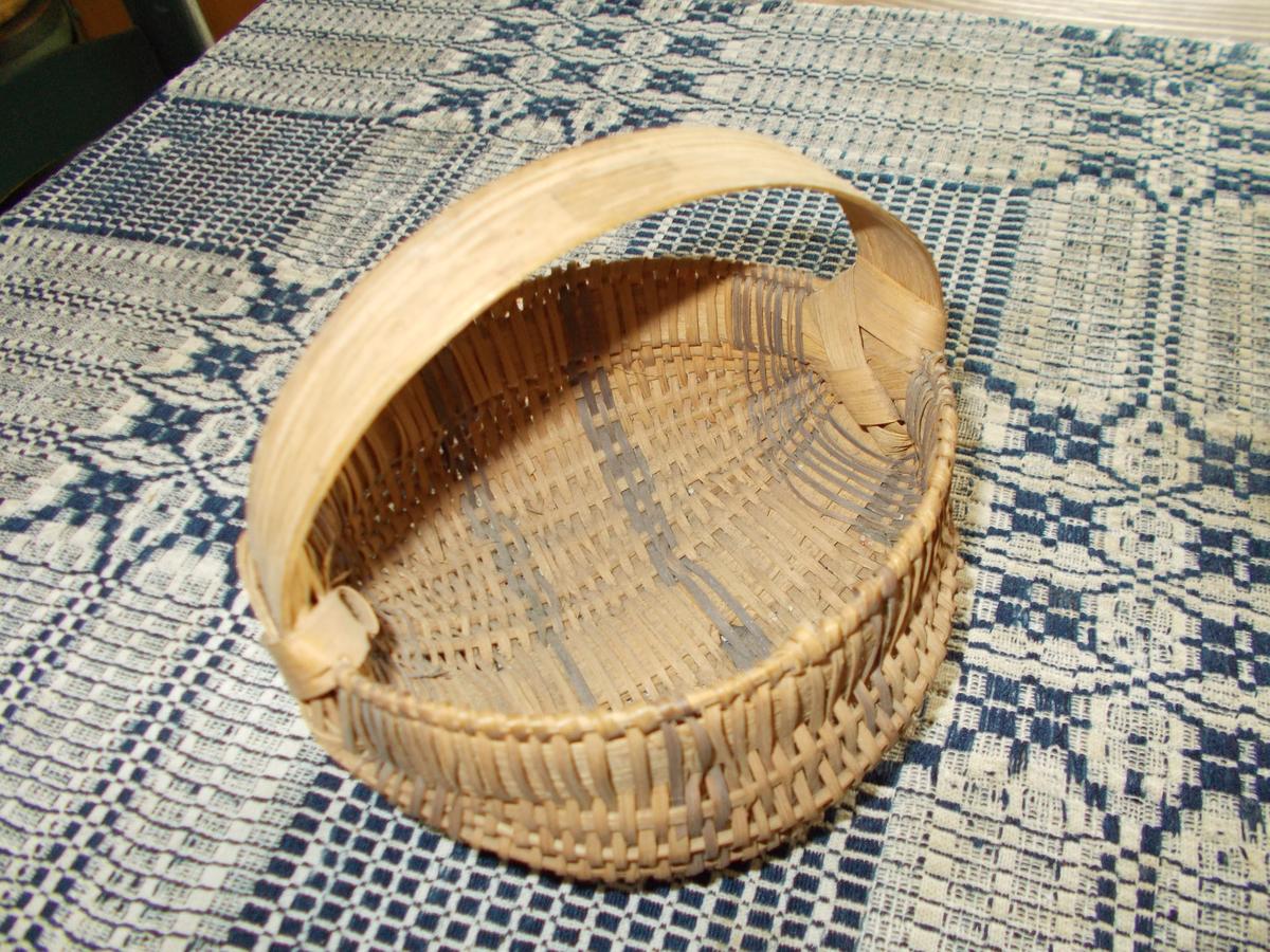 PERFECT EGG BASKET WITH DYED WEAVER DECORATION
