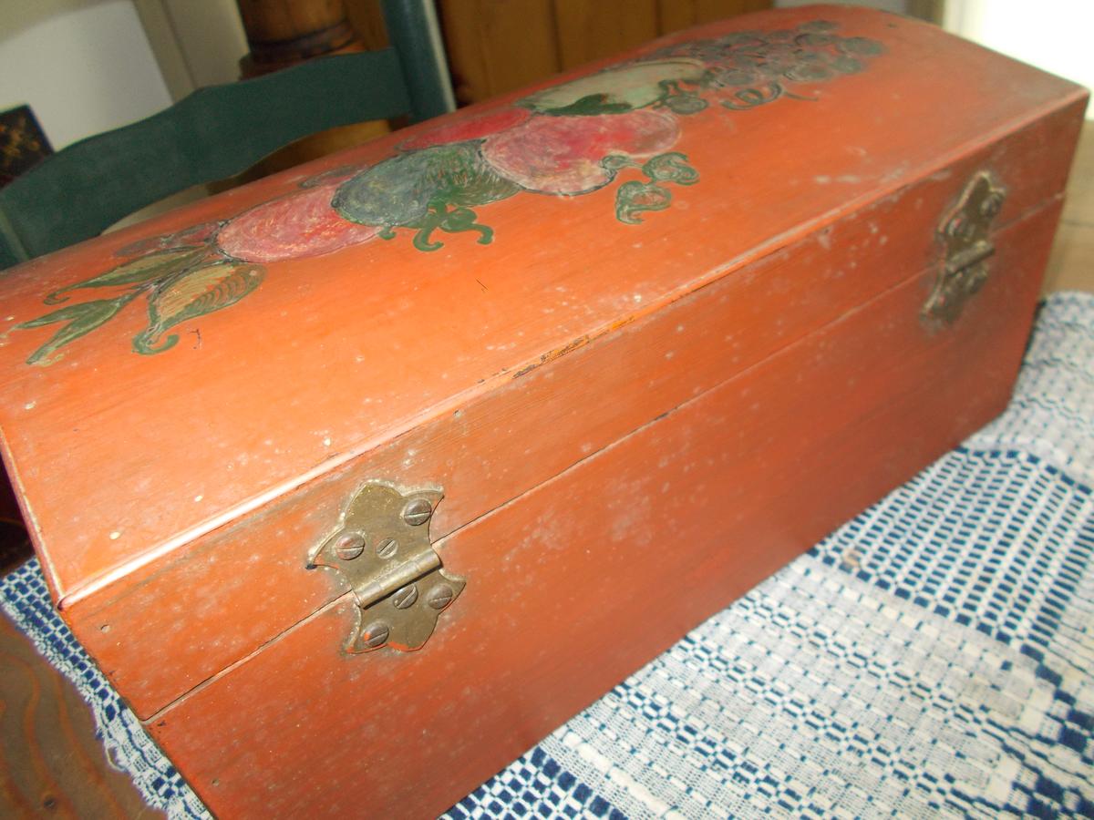 DECORATED DOCUMENT BOX IN PAINT
