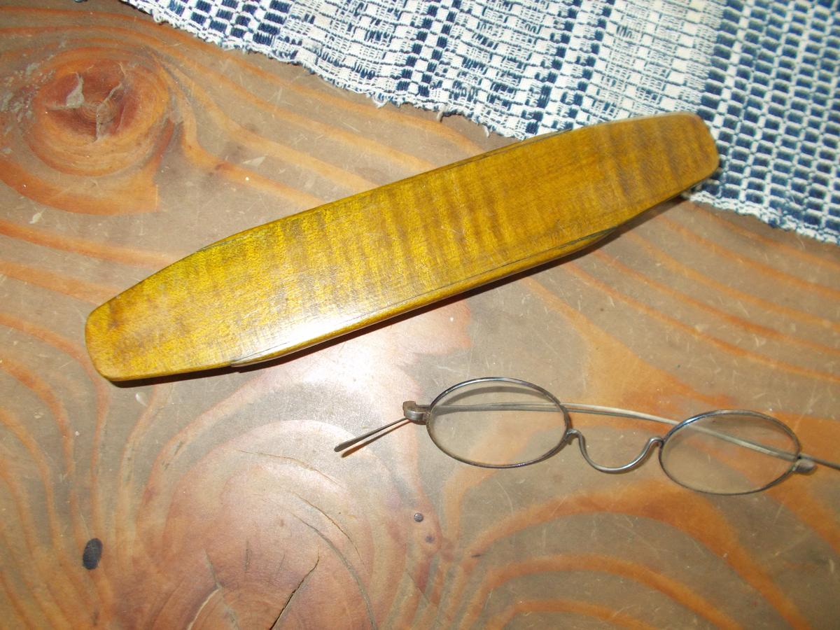EARLY SPECTACLES IN TIGER MAPLE HOLDER